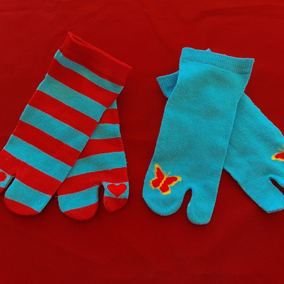 Japanese Accessories - 4/$20- 2 pair Japanese tabi toe flip flop socks